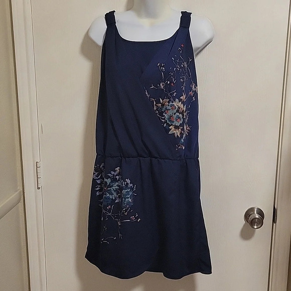 Cute Women's Navy Blue Dress With‎ Suttle Floral Pattern Aprox Size Medium - Picture 1 of 5